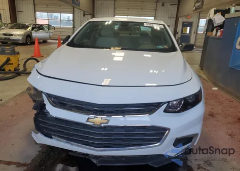 2017 Chevrolet Malibu Ls z USA, uszkodzony, nr VIN 1G1ZB5ST1HF217208